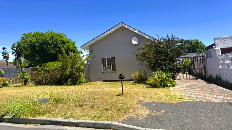 3 Bedroom Property for Sale in Erica Township Western Cape